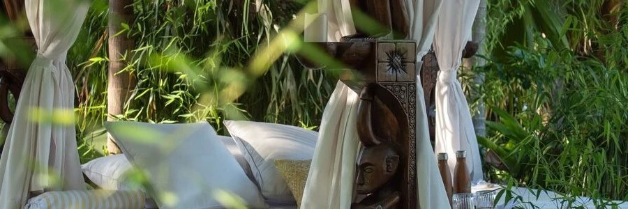 Cotton box bed canopy at Makepeace Island, Noosa, Australia
