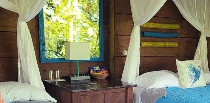 Cotton box bed canopy at Rambala Jungle Lodge, Panama