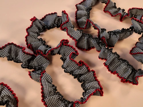 Haby | Gingham Scallop Trim 32mm - Black & Red | Fabric Godmother