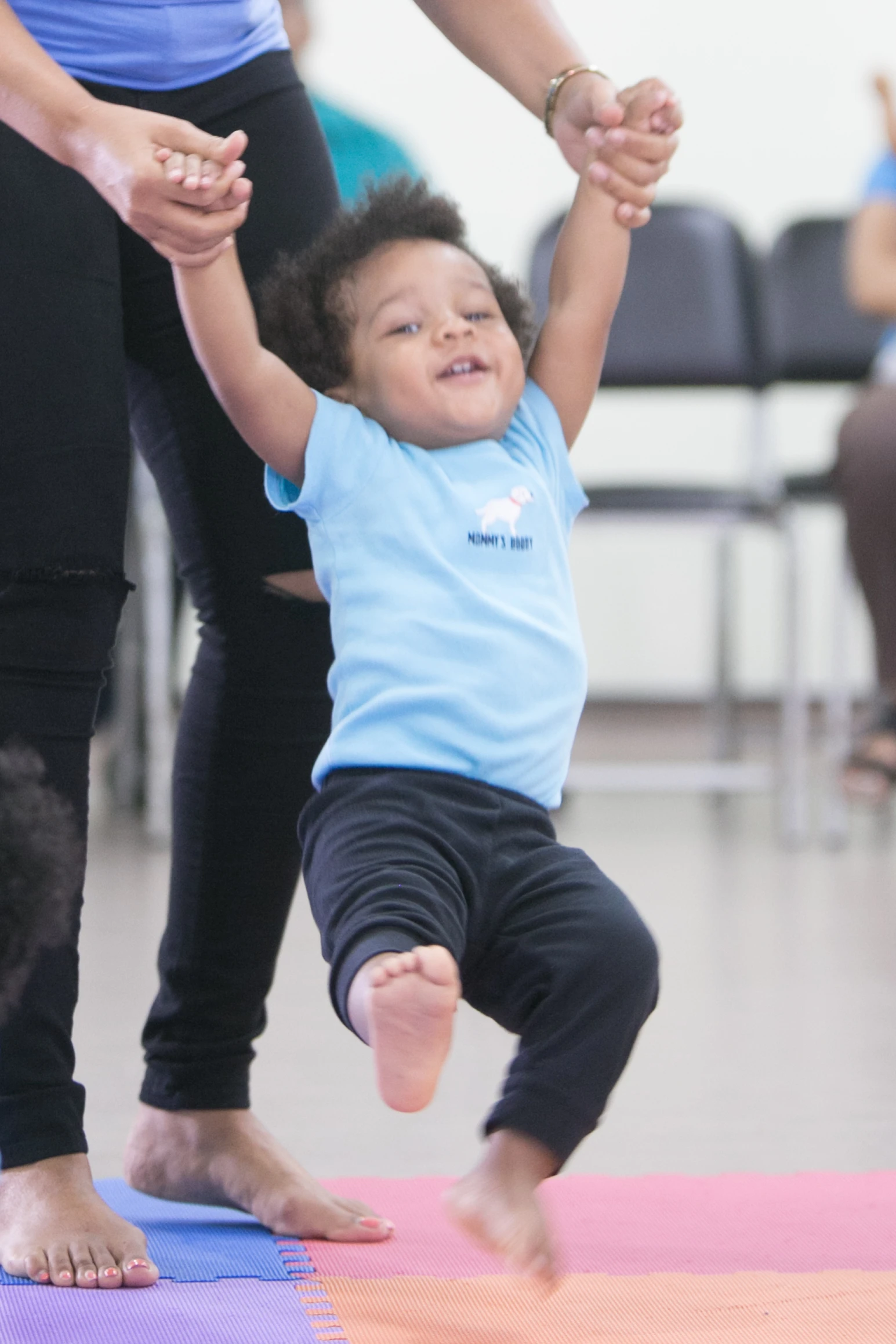Baby and parent bonding through music at Alabanza