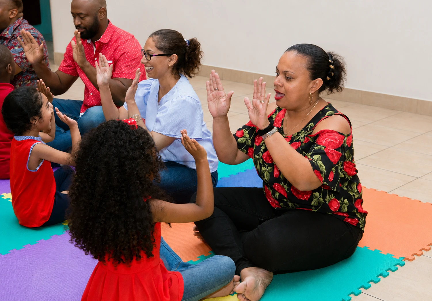 Parents and children participating together in Intro to Piano and Voice Mundo