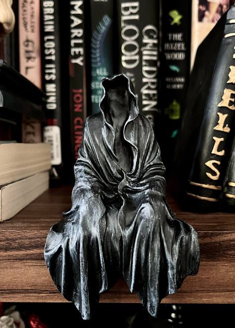Bookshelf Creeper - Cloaked Sitting Figure