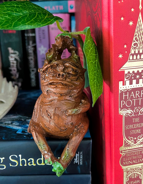 Bookshelf Creeper - Magical Plant Creature 