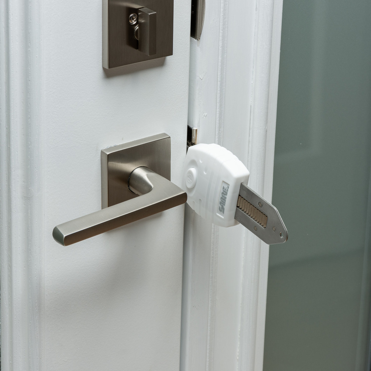 15 best portable door locks for traveling with added room security