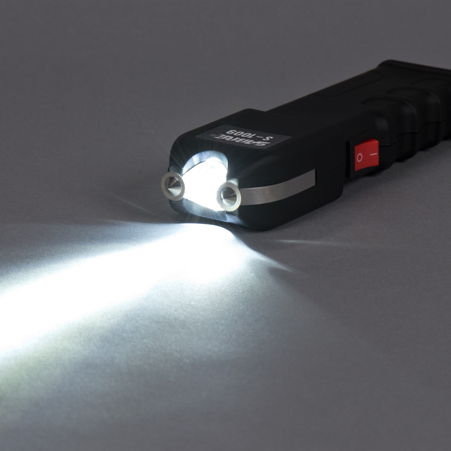 Stun Gun with Flashlight and AntiGrab Bar Technology SABRE