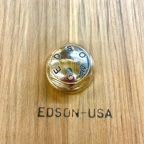 Classic wheel nut in high-polish bronze, with throwback Edson logo. For 3/4" tapered shafts with 5/8-18 thread pitch