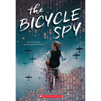 The Bicycle Spy - ISBN 9780545850964