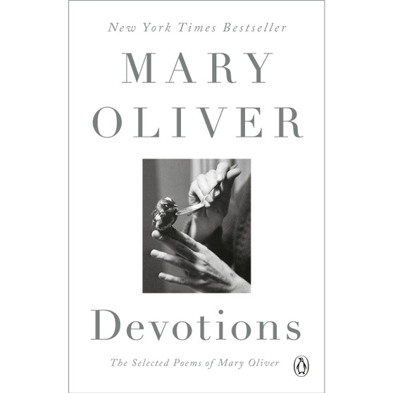 Devotions: A Read with Jenna Pick - ISBN 9780399563263