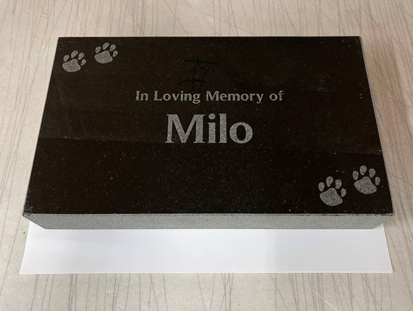 Create a lasting memory of your beloved pet with a personalized Jet Black Granite Pet Marker.  Dimensions - 6" x 10" x 1.5"