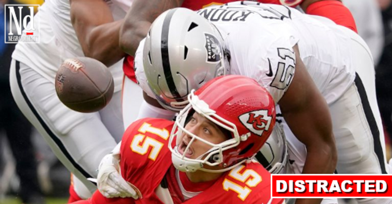 MAHOMES, KELCE LOSE COOL Chiefs Lose 20-14