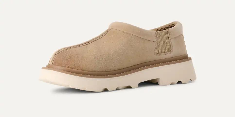 UGG M