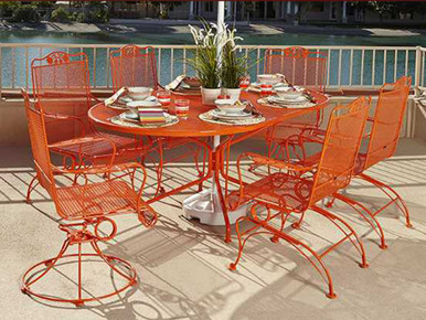 Briarwood_Dining_Set_with_Spri