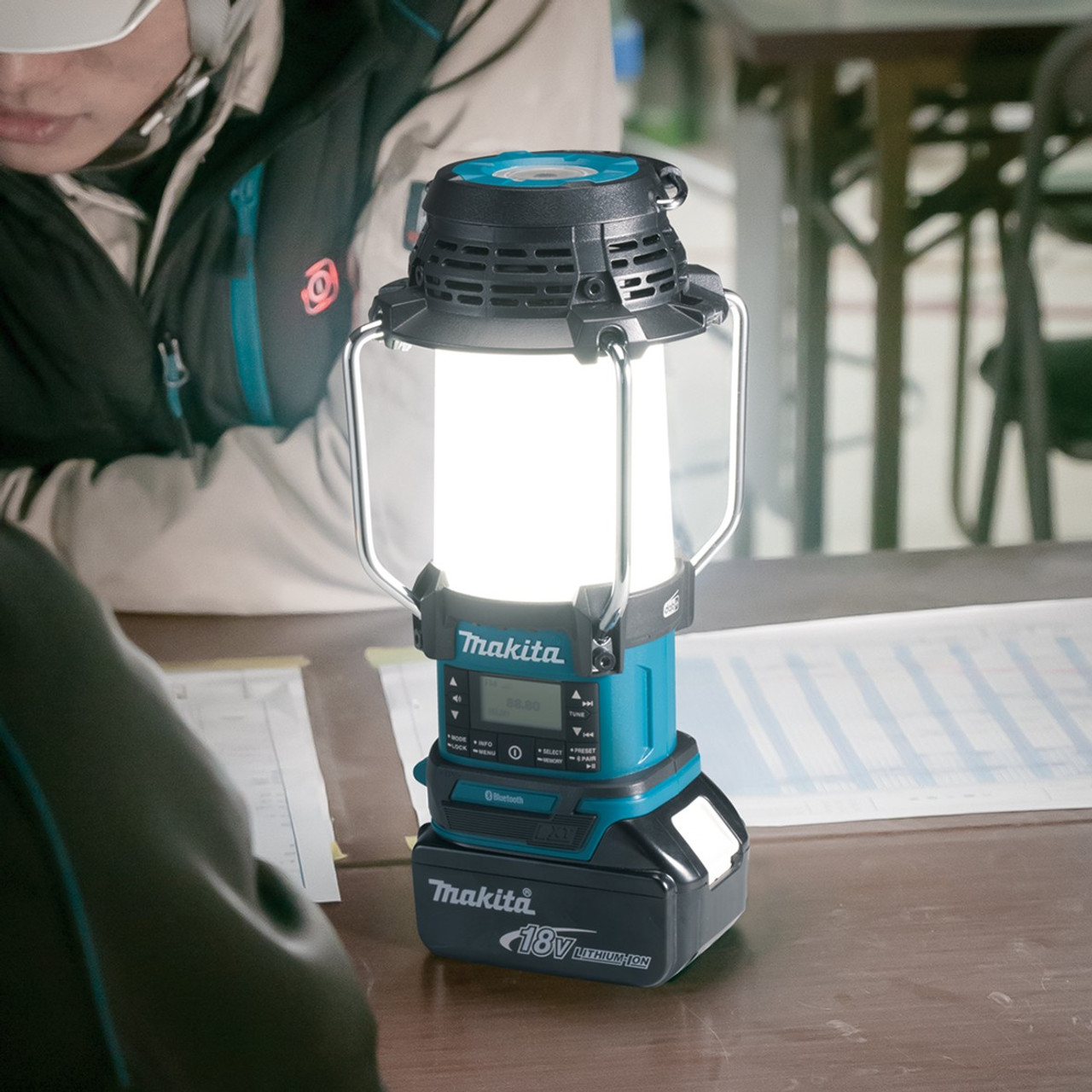 makita 18v lantern