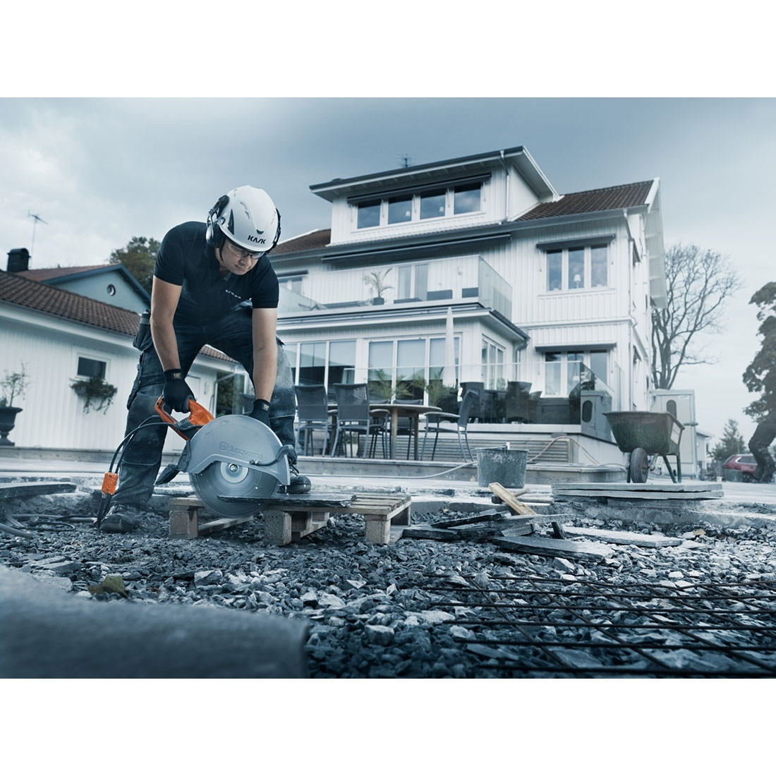 Husqvarna K4000 Wet \u0026 Dry Demolition 