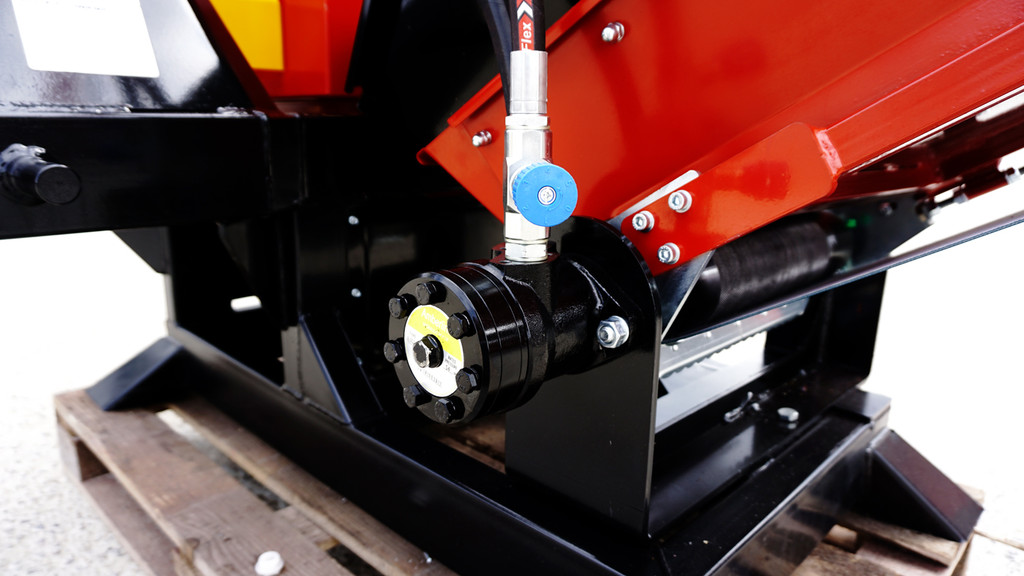 Remet RP200S Super Pro Series branch logger hydraulic conveyor motor