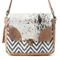 Pearl fusion Messenger Bag
