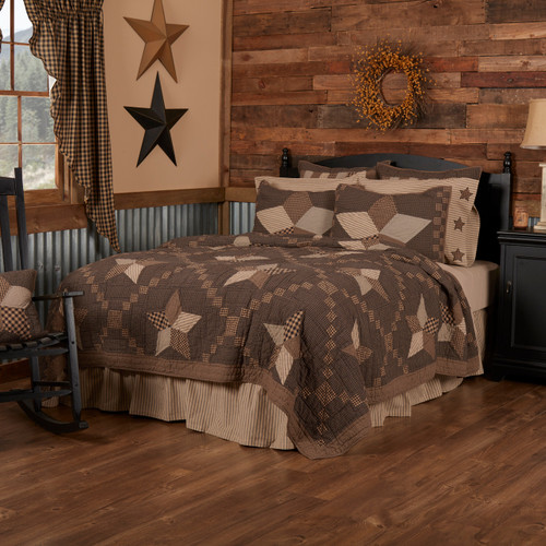Farmhouse Star CA King Quilt (Quilt only)