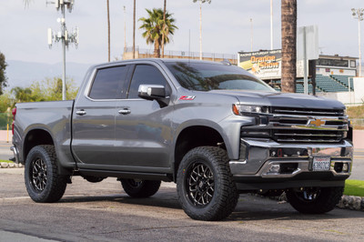 2021 Chevy Silverado - BDS / Fox - 4" Lift - 20" XD KMC Wheels - 35" Yokohama Tires