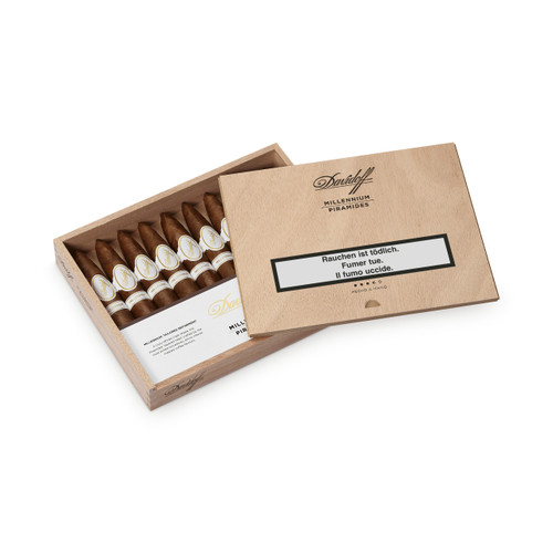 Davidoff Millennium Piramides Zigarren in der 10er Kiste mit offenem Deckel Davidoff Millennium Piramides Zigarren in der 10er Kiste mit offenem Deckel