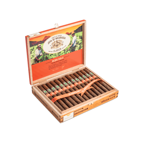Joya de Nicaragua Clásico Medio Siglo Numero 6 in der 25er Kiste mit offenem Deckel
