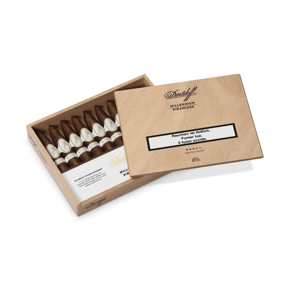 Offene Kiste mit Davidoff Millennium Piramide Zigarren
