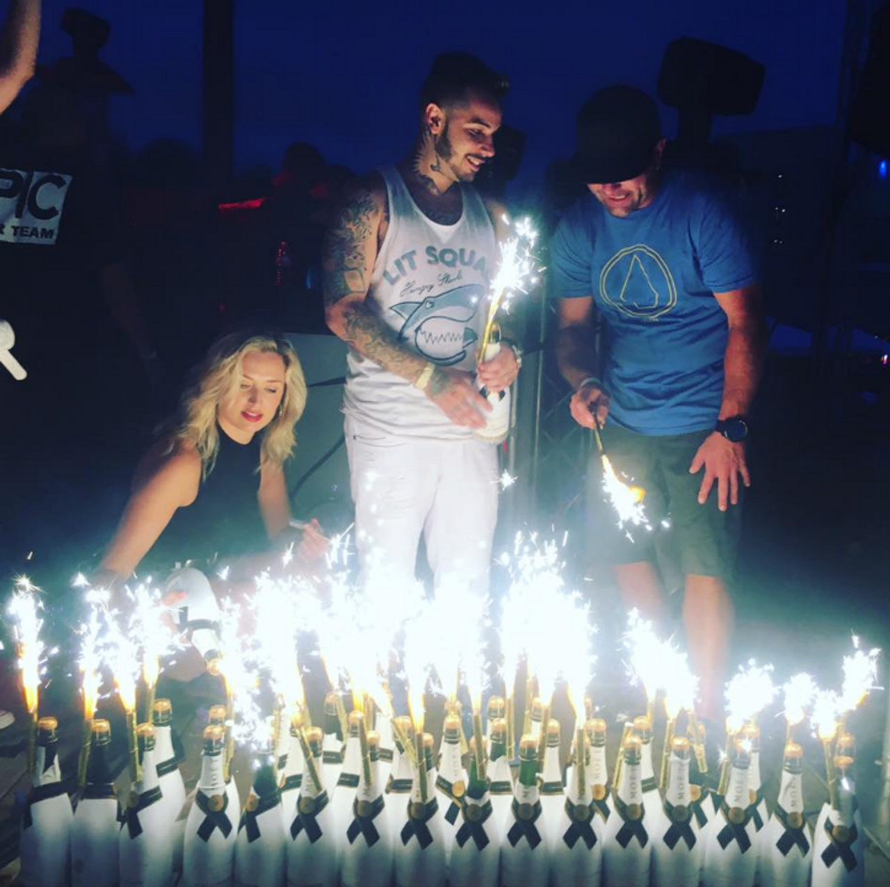 Bottle Sparklers - Champagne Sparklers - Cake Sparkler – ViP Sparklers