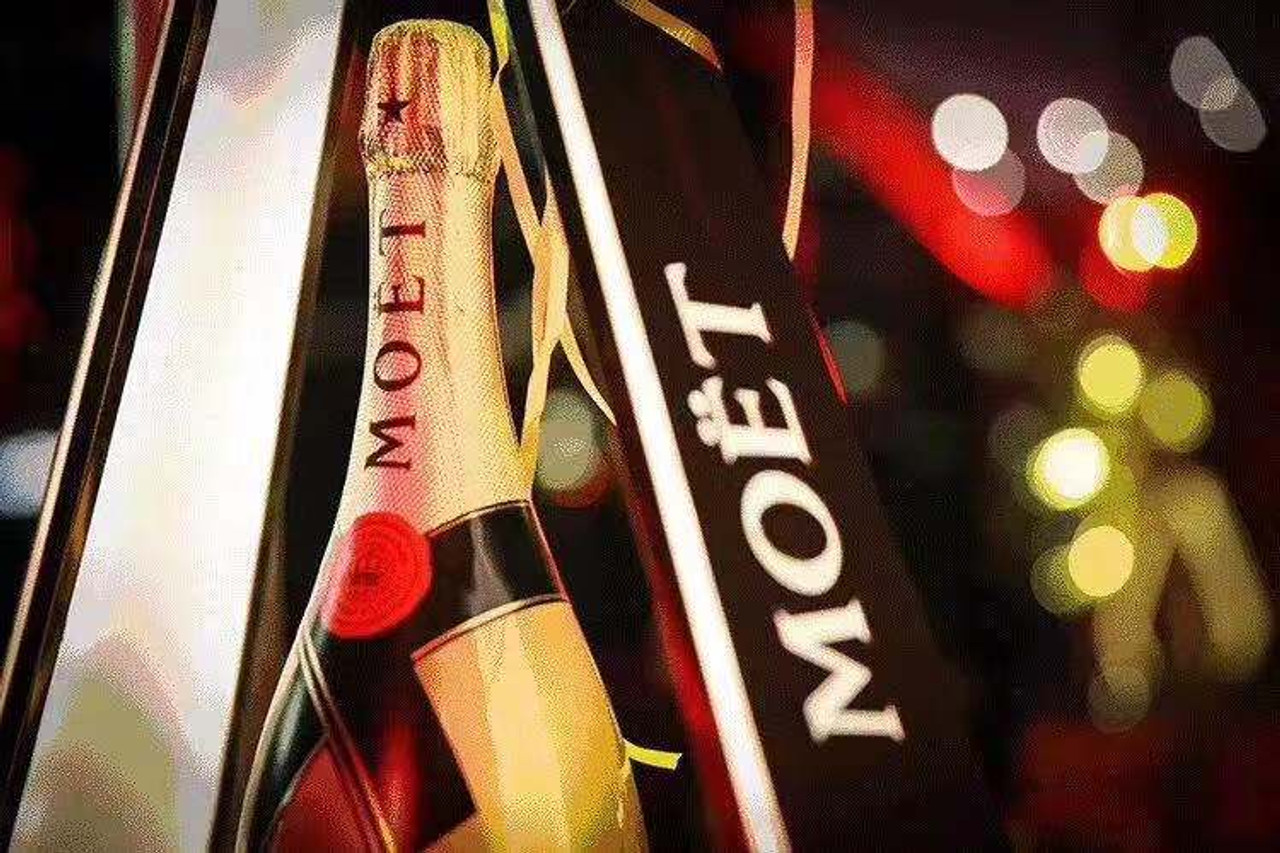 BOTTLE PRESENTER - MOËT PRESENTER