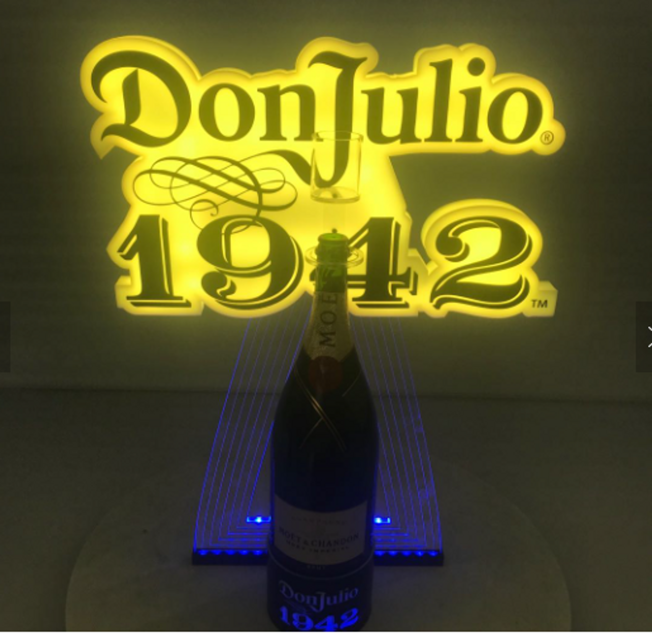 BOTTLE PRESENTER - SPEARHEAD - DON JULIO 1942