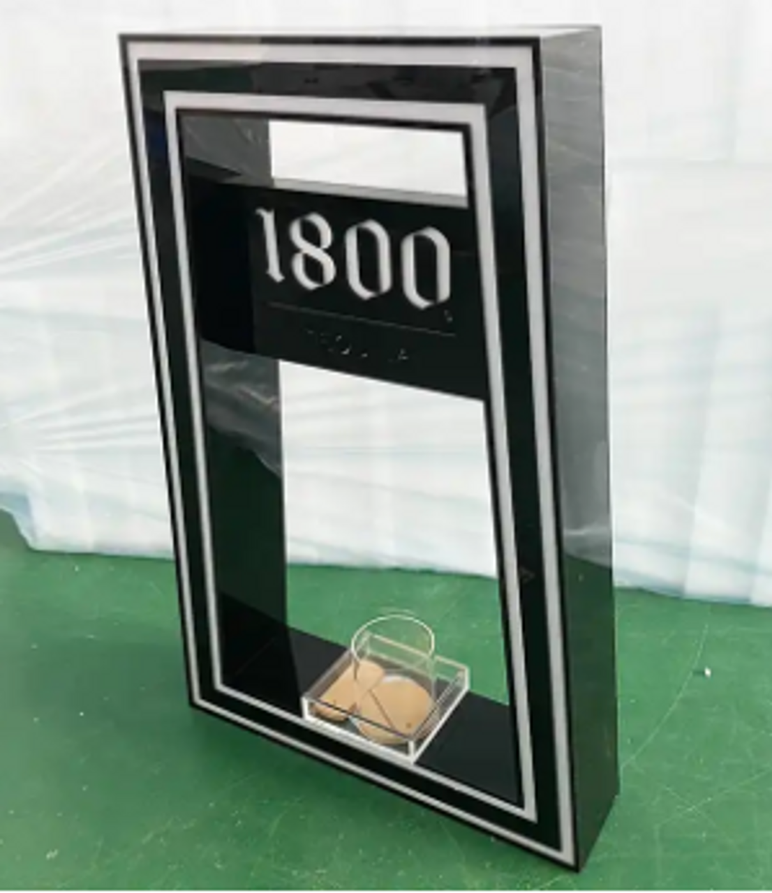 BOTTLE PRESENTER 1800 TEQUILA