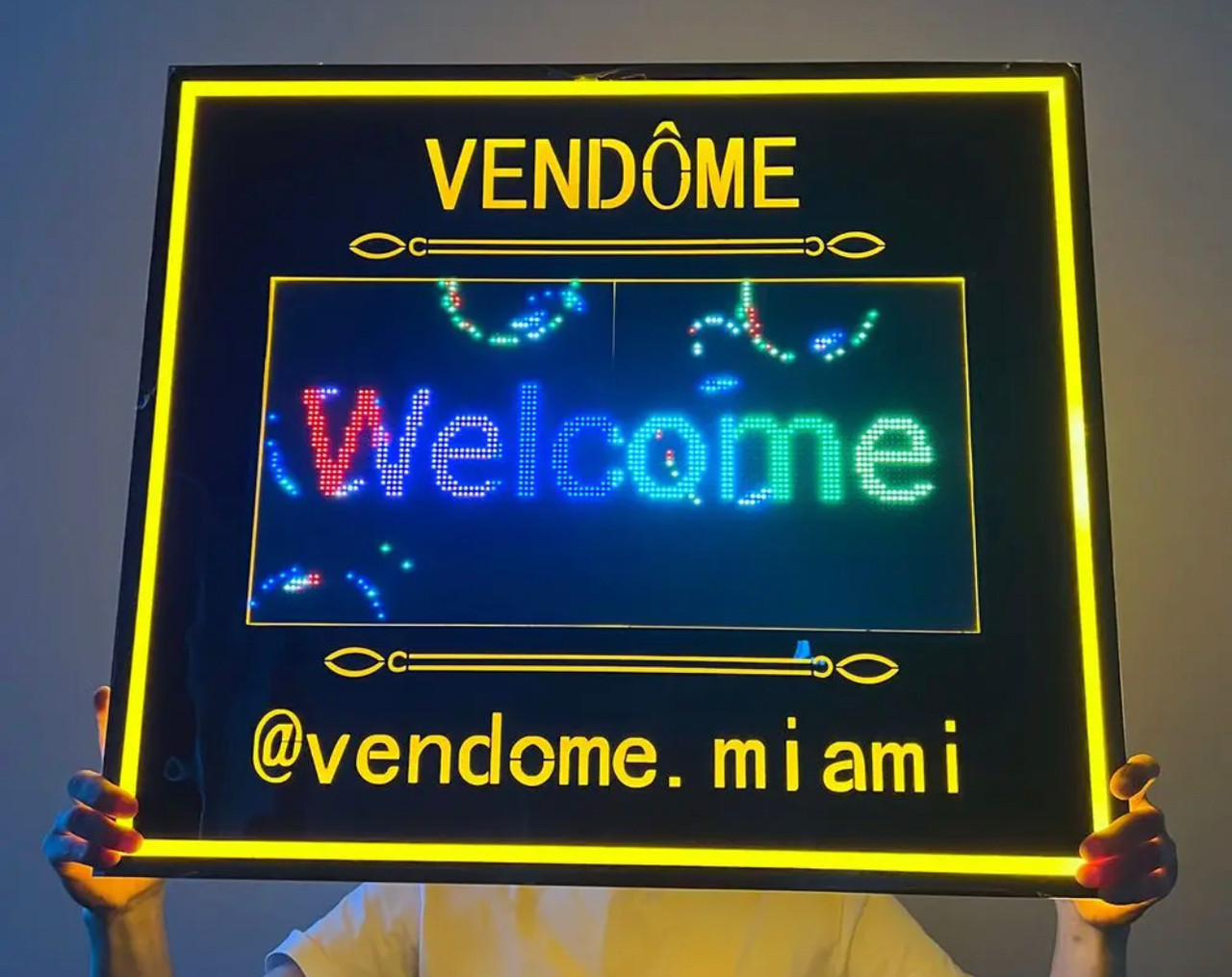 DIGITAL L.E.D SCREEN MESSAGE BOARD - L.E.D SCREEN MARQUEE MESSAGE