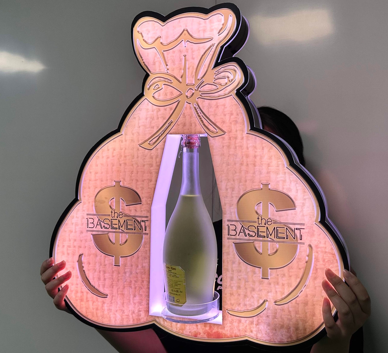 MONEY BAG BOTTLE PRESENTER