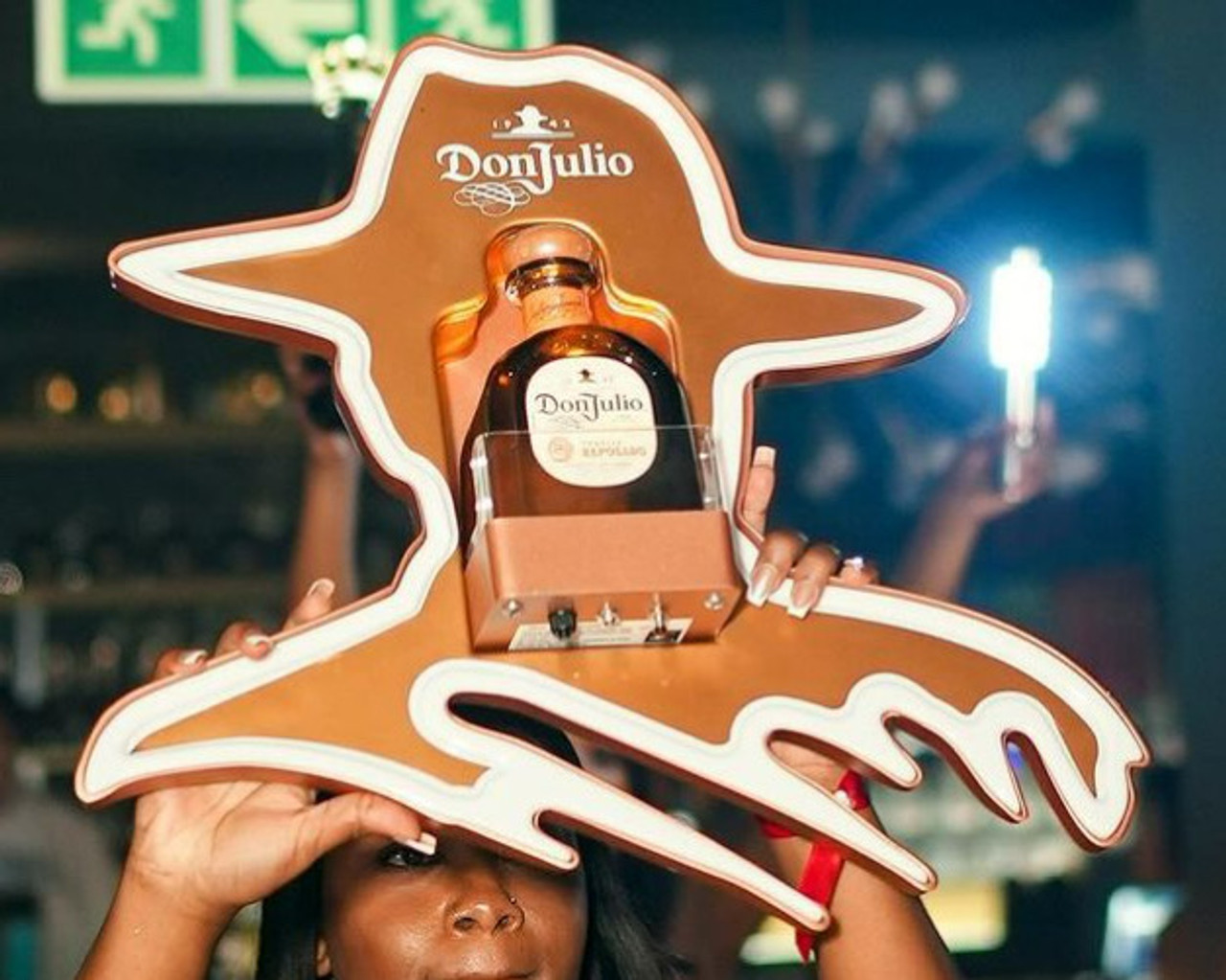 DON JULIO BOTTLE PRESENTER