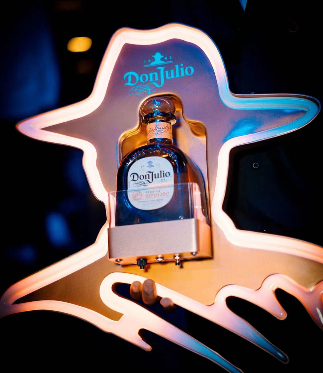 DON JULIO BOTTLE PRESENTER