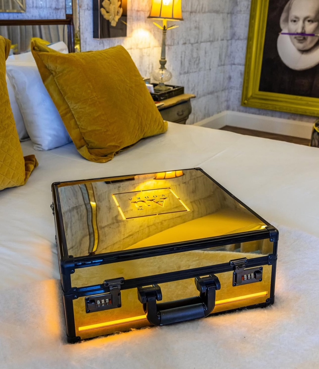 GOLD BRIEFCASE - STEAK BRIEFCASE - RESTAURANT BRIEFCASE