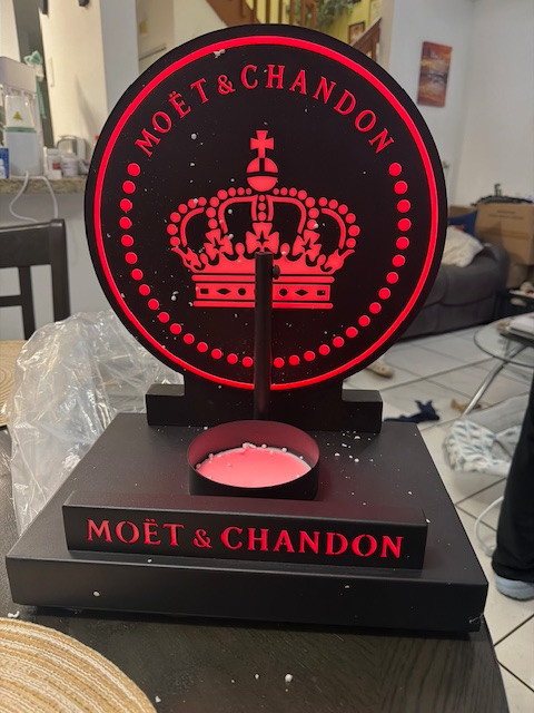 MOET BOTTLE PRESENTER