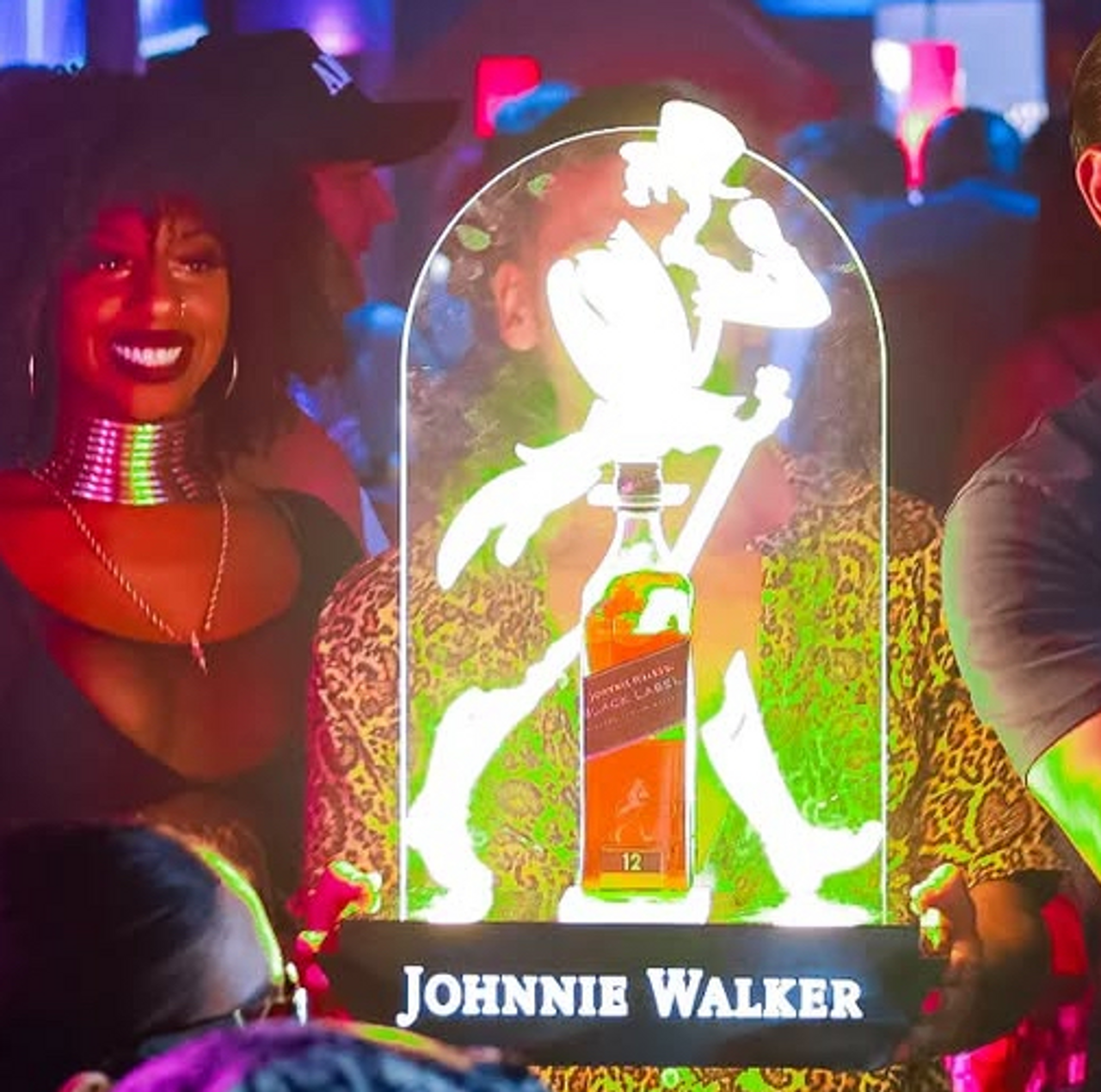 BLACK LABEL BOTTLE PRESENTER BLACK LABEL BOTTLE PRESENTER