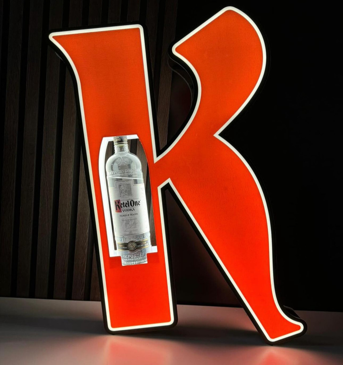 KETEL ONE BOTTLE PRESENTER KETEL ONE BOTTLE PRESENTER