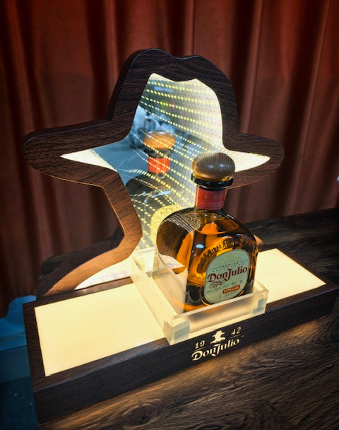 DON JULIO 1942 - BOTTLE PRESENTER