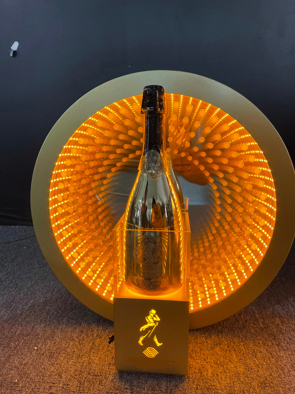 BLACK LABEL BOTTLE PRESENTERS