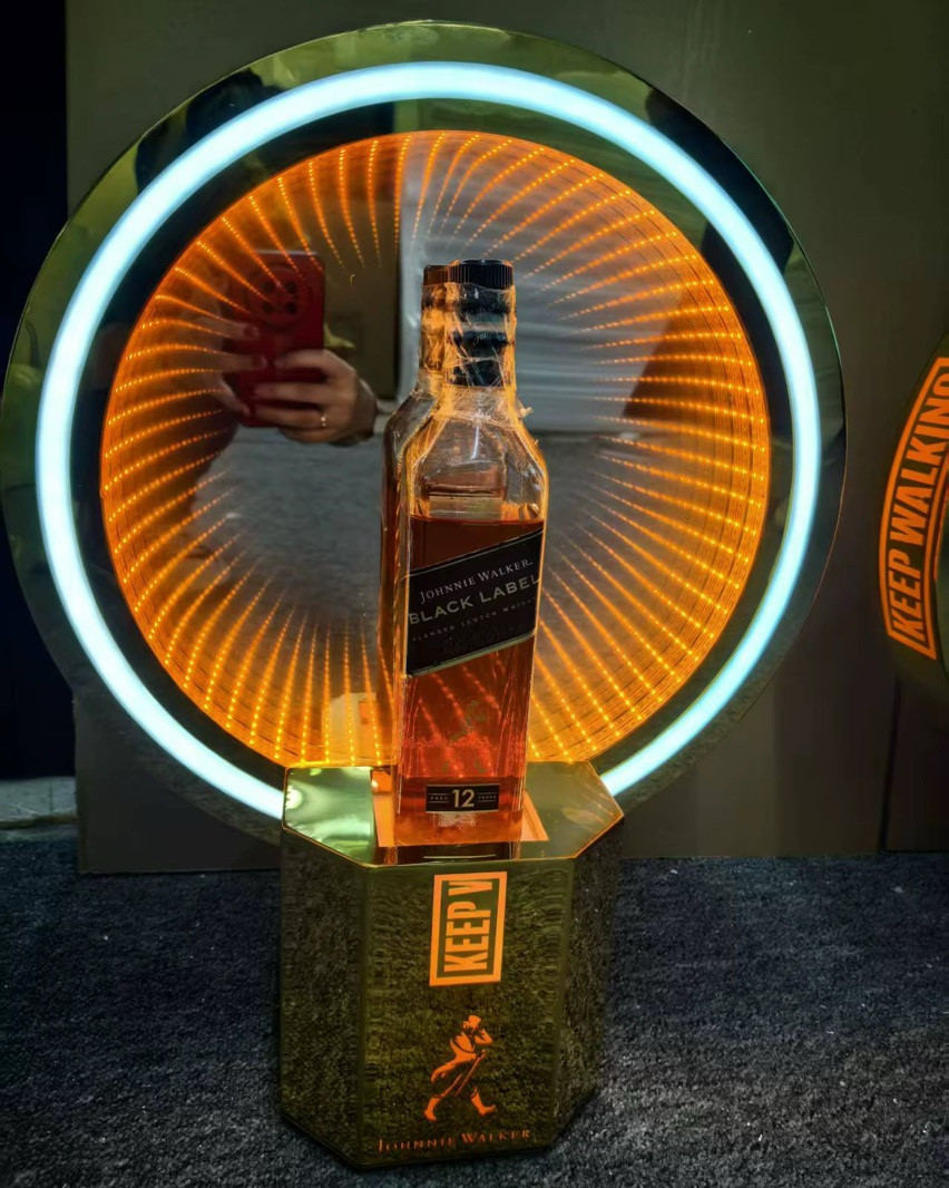 BLACK LABEL BOTTLE PRESENTER
