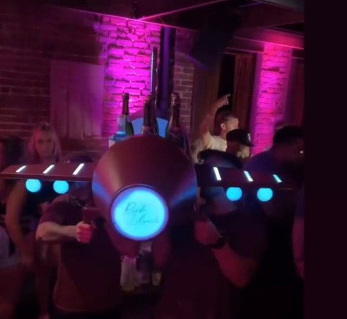 PLANE BOTTLE PRESENTER