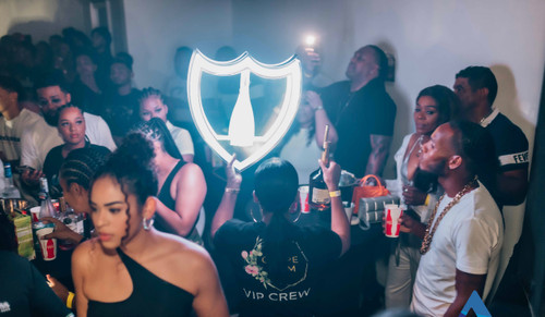 BOTTLE PRESENTER - DOM PERIGNON CHAMPAGNE 5.0