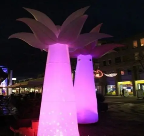 LIGHT UP INFLATABLE TREE