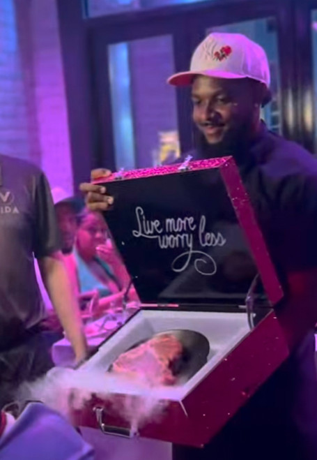 STEAK PRESENTATION BRIEFCASE STEAK PRESENTATION BRIEFCASE