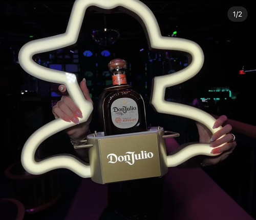 DON JULIO REPOSADO BOTTLE PRESENTER DON JULIO REPOSADO BOTTLE PRESENTER