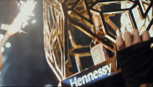 HENNESSY BOTTLE PRESENTER HENNESSY BOTTLE PRESENTER