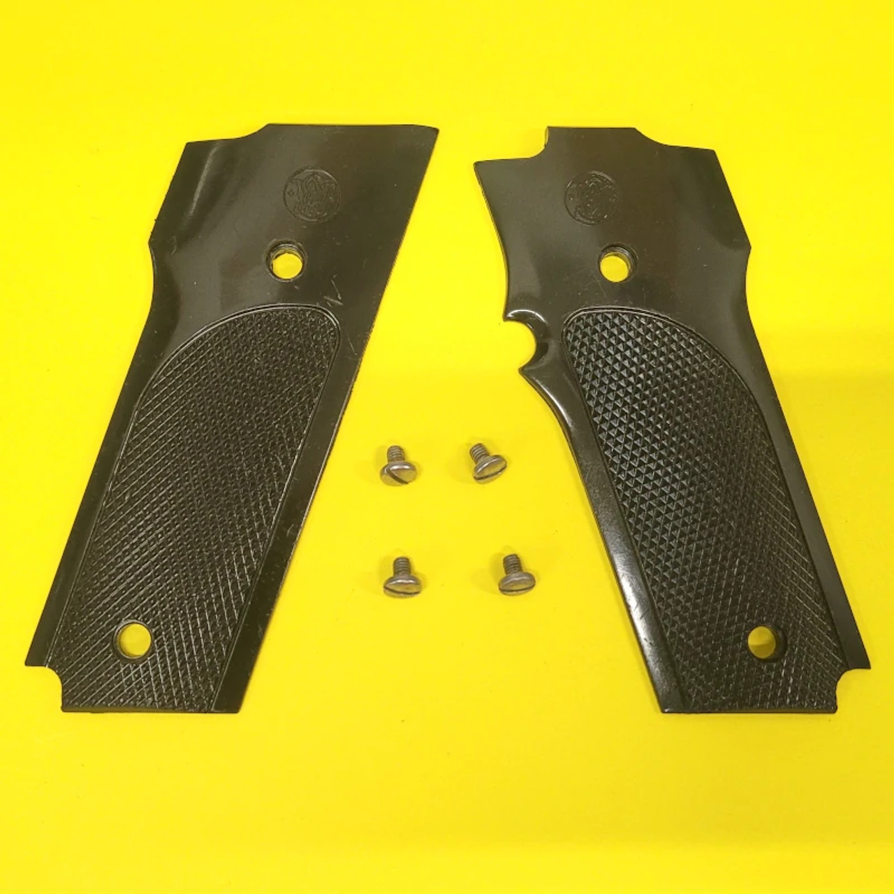 Smith and Wesson 59 Grips with Screws Smith and Wesson 59 Grips with Screws