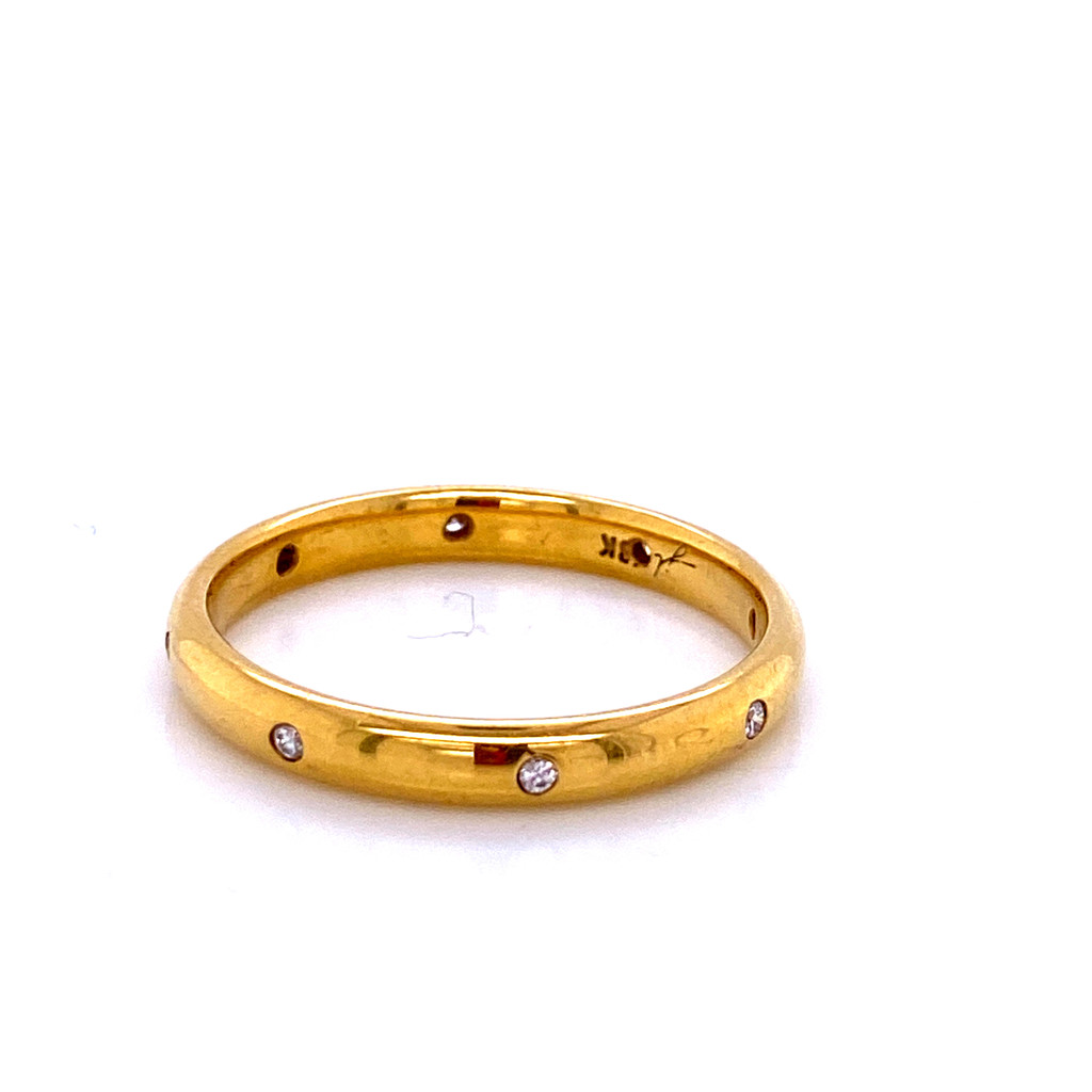 9316   Gents 18k gold and diamond band
