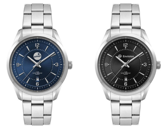 Two stainless steel strap watches featuring a blue dial and a black dial, both with numeric markers and a date display.