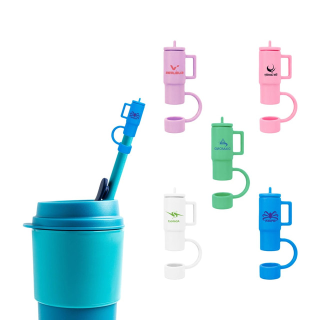 A drink bottle features a blue silicone straw cover, with additional pink and white versions displayed nearby. Each has a logo.
